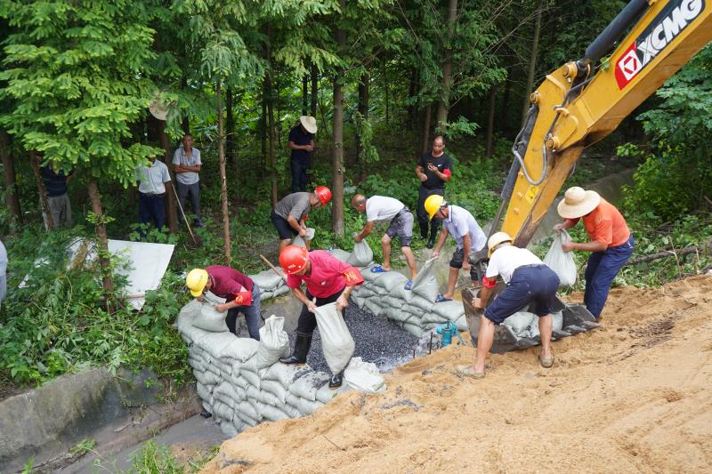 20200723258190.jpg 平益十六標及時處置管涌險情.jpg