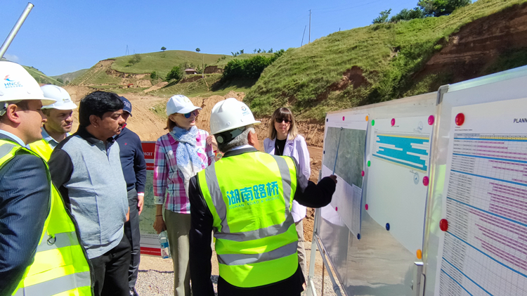 20220711725601.jpg 6 20220616 亞洲開發(fā)銀行執(zhí)行董事考察塔吉克項目.jpg